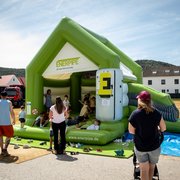 ENERPIPE Hüpfburg bei Eröffnung Nahwärmenetz Wettelsheim