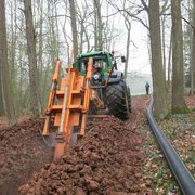 Wärmenetz in Dornhausen - Baggerfräse im Wald