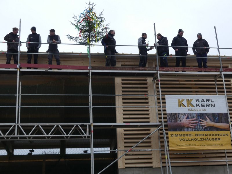 ENERPIPE Wärmenetz in Nennslingen: Heizhaus Richtfest