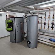 eingebauter Pufferspeicher im Nahwärmenetz Glonn