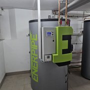 eingebauter Pufferspeicher im Nahwärmenetz Glonn