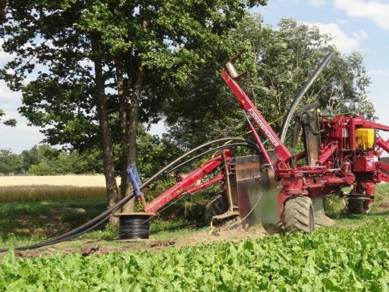 Reibersdorf Wärmenetz: Rohrverlegung mit Traktor