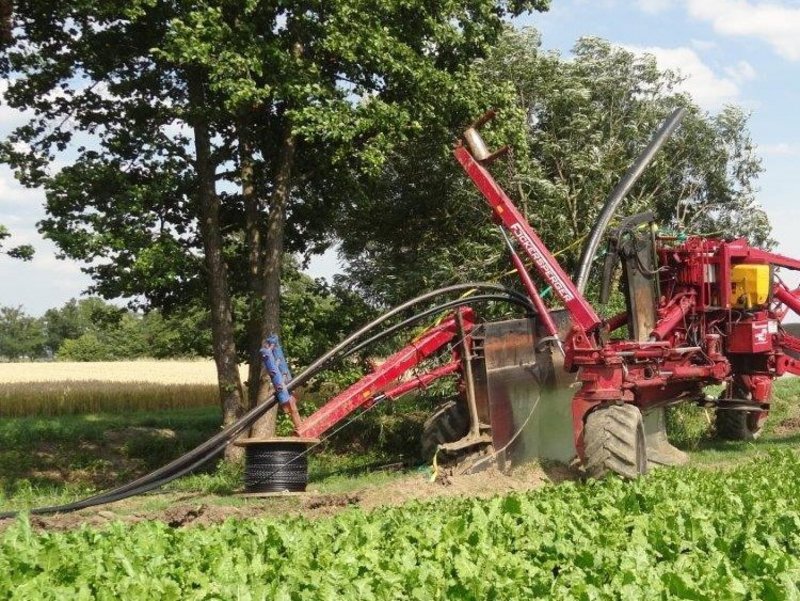 Reibersdorf Wärmenetz: Rohrverlegung mit Traktor