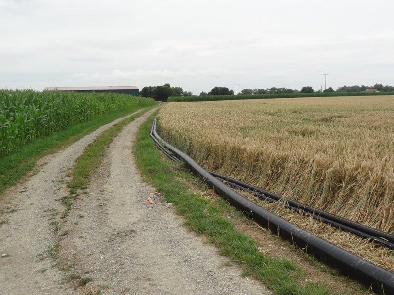 Nahwärmenetz in Reibersdorf: Feld mit Rohren, Leitungen