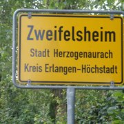 Wärmenetz in Herzogenaurach: Ortsschild in Zweifelsheim