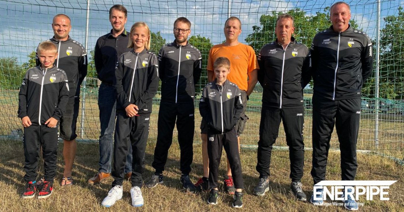 Enerpipe spendet Trainingsanzüge an Fußballverein SG Pfofeld-Theilenhofen - Gruppenbild