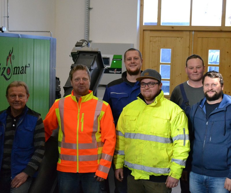 Nahwärmenetz in Vilshofenf: Gruppenbild im Heizhaus