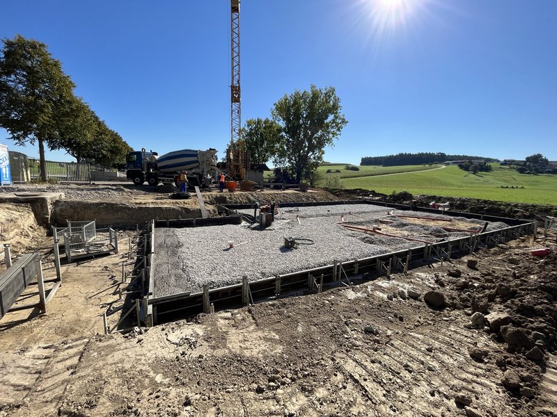 Geratskirchen: Spatenstich ENERPIPE Nahwärmenetz Bau Heizhaus