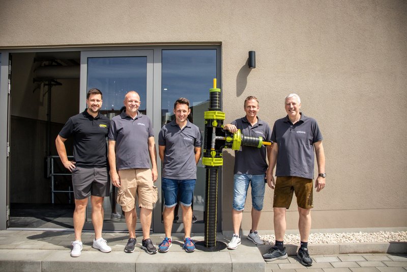 Gruppenfoto vor dem Heizhaus