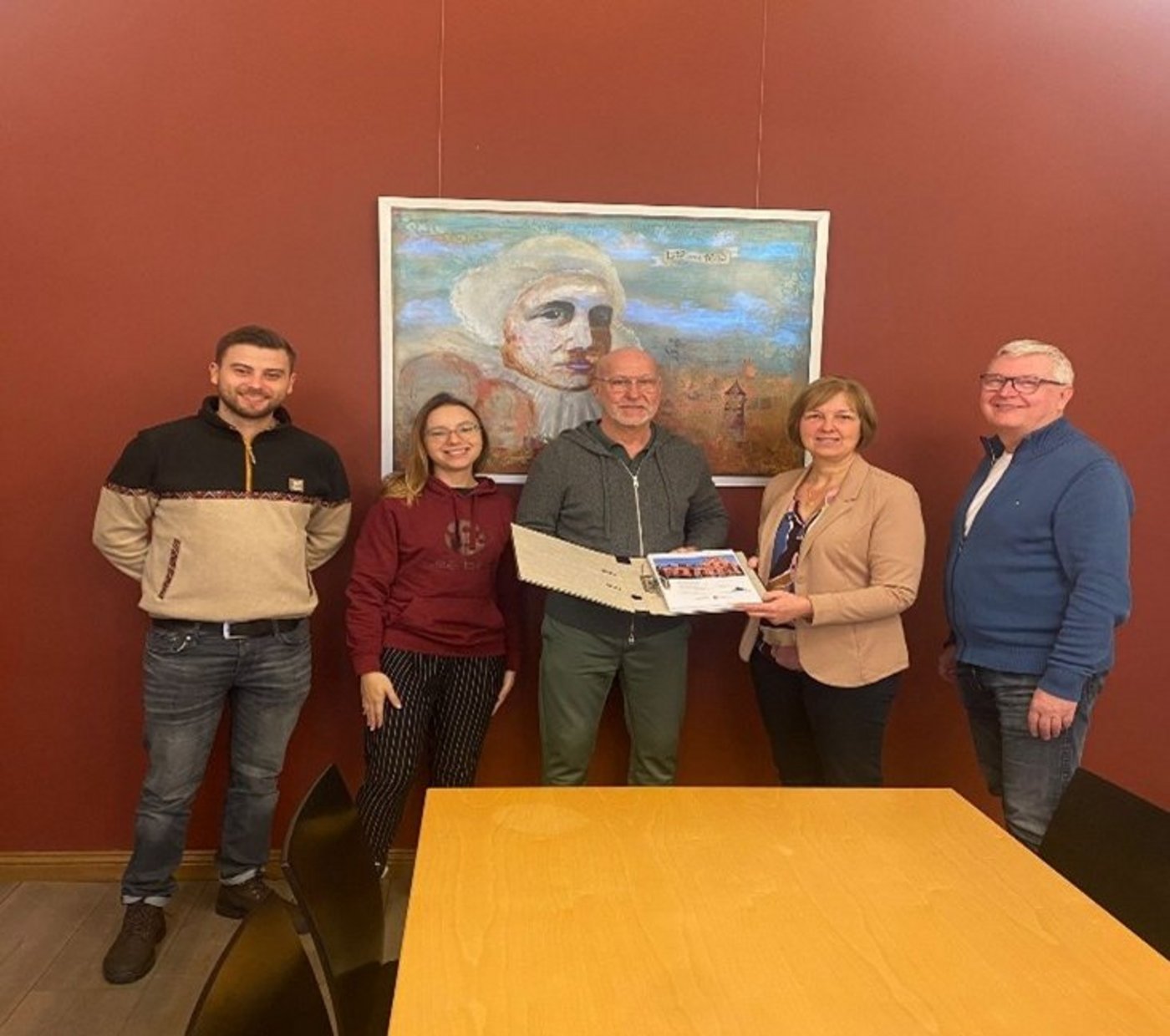 Verantwortliche der KWP von ENERPIPE und heatbeat &uuml;bergeben die KWP an die Stadt Eldenburg L&uuml;bz