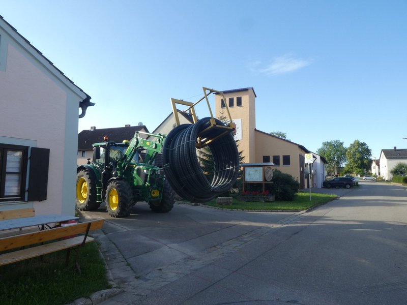 Nahwärmenetz in Geislohe: Anlieferung Leitungen